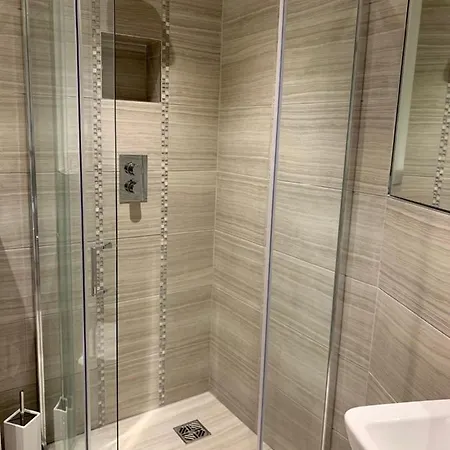 Riverside Close To Centre