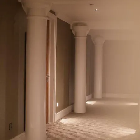 Riverside Close To Centre