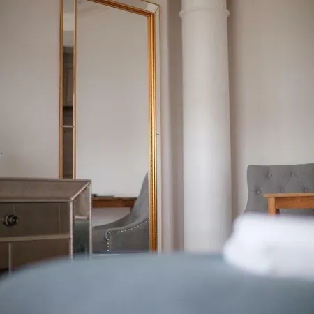 Riverside Close To Centre * York