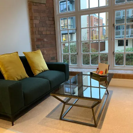 Riverside Close To Centre *