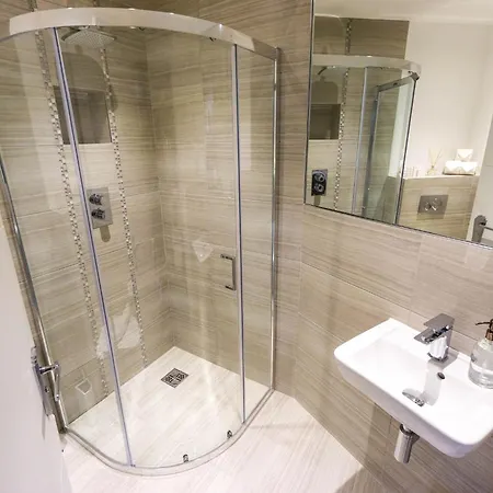 Riverside Close To Centre Apartment