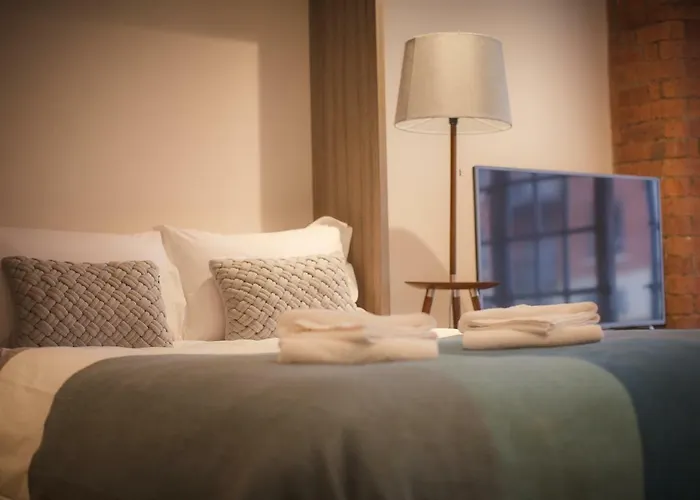 Riverside Close To Centre