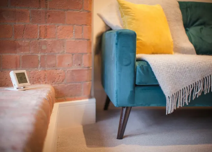 Riverside Close To Centre