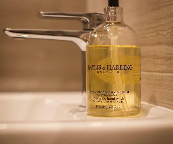 Riverside Close To Centre Apartment *