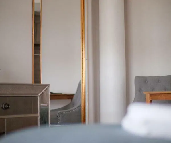 Riverside Close To Centre * York