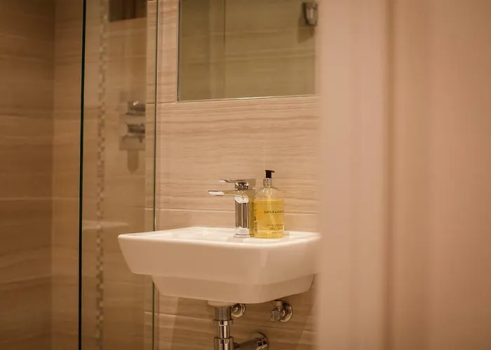 Riverside Close To Centre Apartment