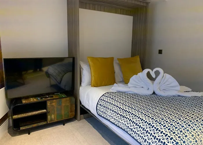 Riverside Close To Centre Apartment *