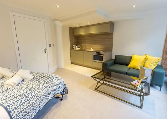 Riverside Close To Centre