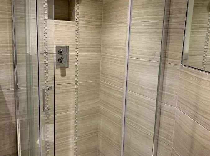 Riverside Close To Centre